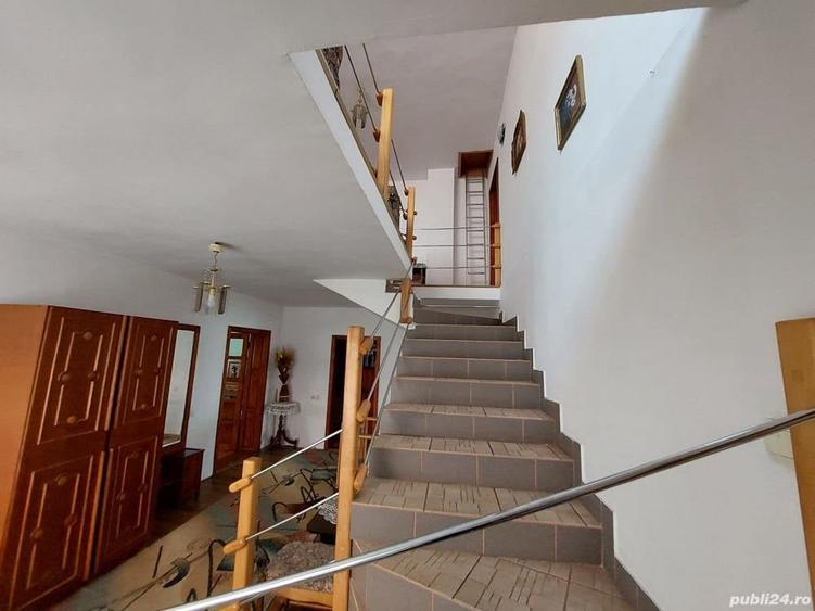 Casă cu 6 camere în Piața Centrală