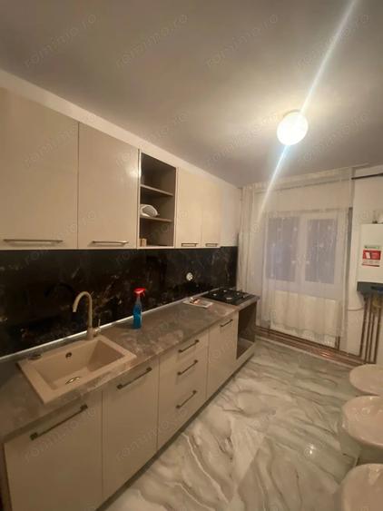 Apartament cu 2 camere semidecomandat în Girocului