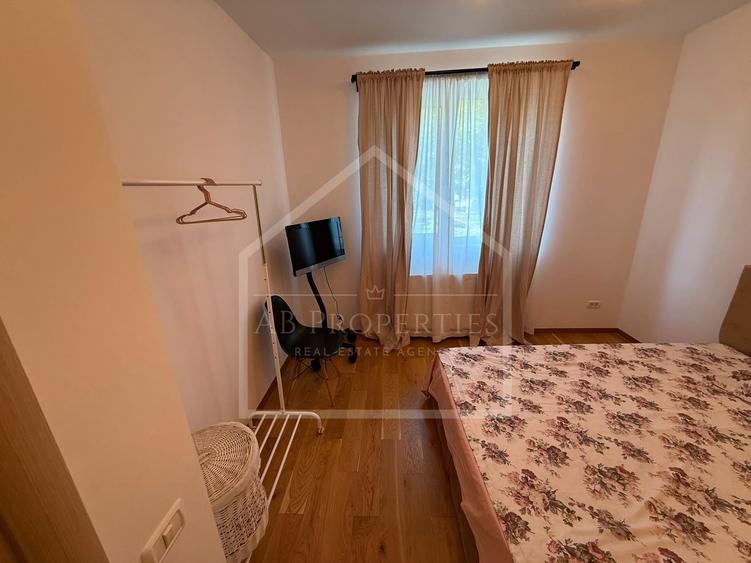 Apartament cu 3 camere decomandat, mobilat în Băneasa