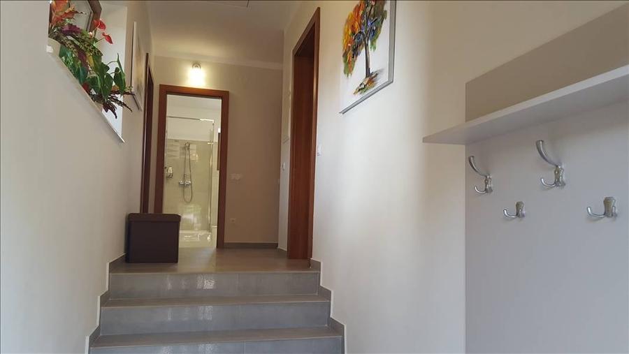 Casă cu 3 camere cu Canalizare în Periferie