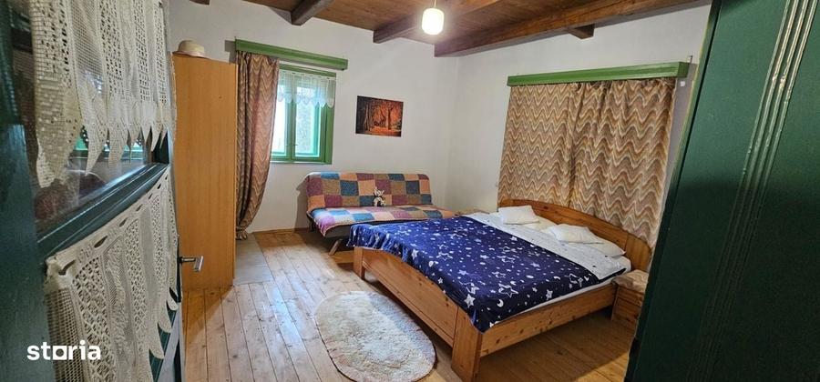 Casă cu 4 camere semidecomandat în Zece Hotare