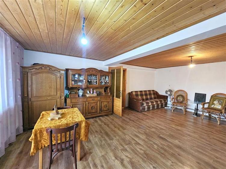 Casă cu 5 camere cu Teren 585 Mp în Rogerius