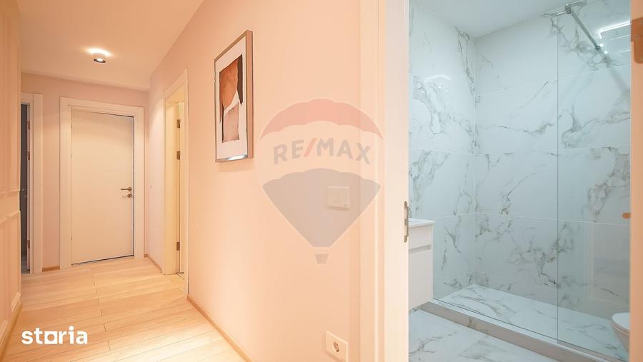 Apartament cu 3 camere decomandat în Tractorul