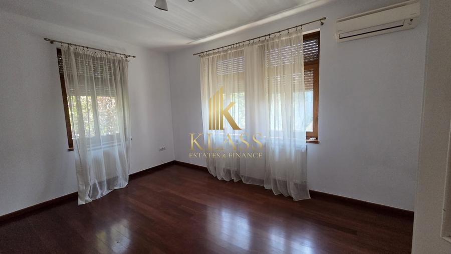 Apartament cu 4 camere decomandat, mobilat în Primăverii