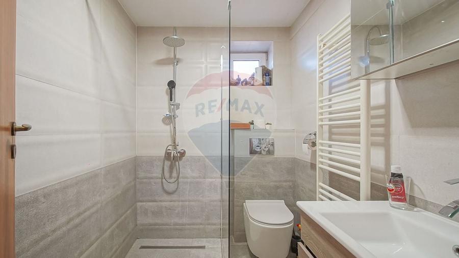 Casă cu 7 camere cu Teren 450 Mp în Central