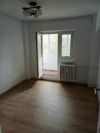 Apartament cu 4 camere decomandat în Dorobanți
