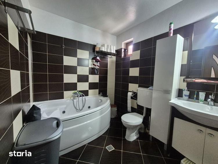 Casă cu 6 camere cu Teren 300 Mp în Central