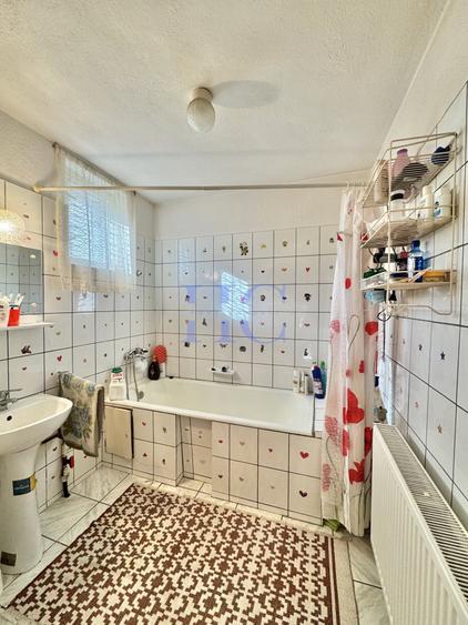 Casă individuală cu 6 camere cu Canalizare în Cisnădie