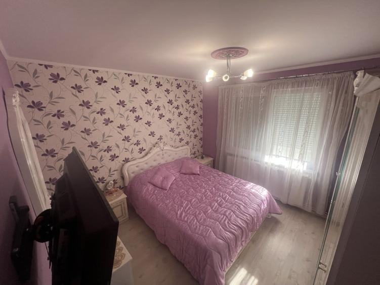 Apartament cu 3 camere decomandat în Sud