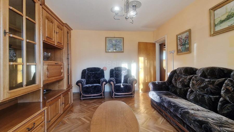 Apartament cu 3 camere semidecomandat, mobilat în Astra