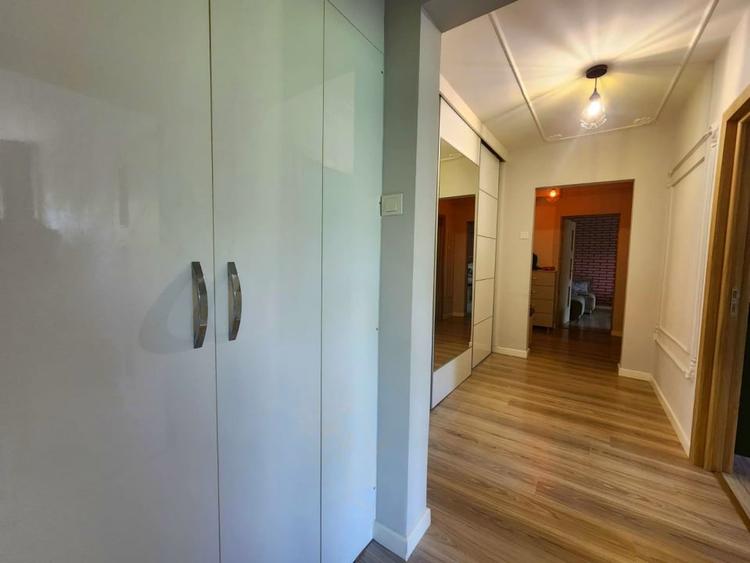 Apartament cu 3 camere decomandat în Podu Roș