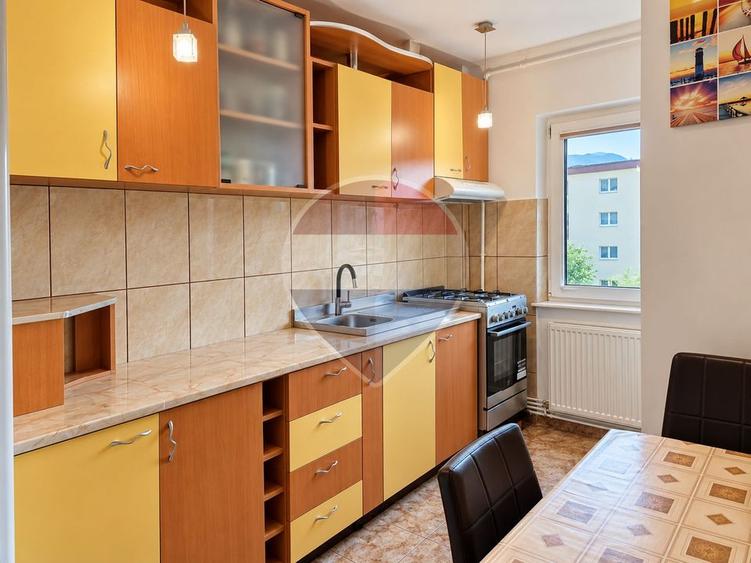 Apartament cu 3 camere decomandat în Central