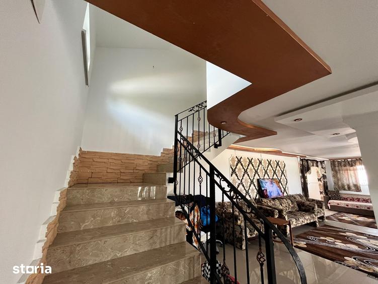 Casă cu 5 camere cu Teren 1050 Mp în Central
