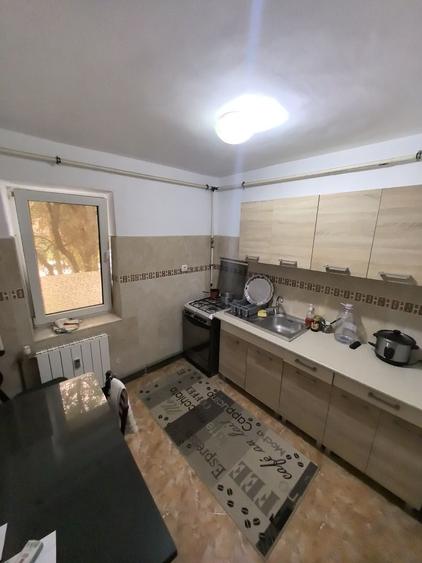 Apartament cu 3 camere semidecomandat în Central