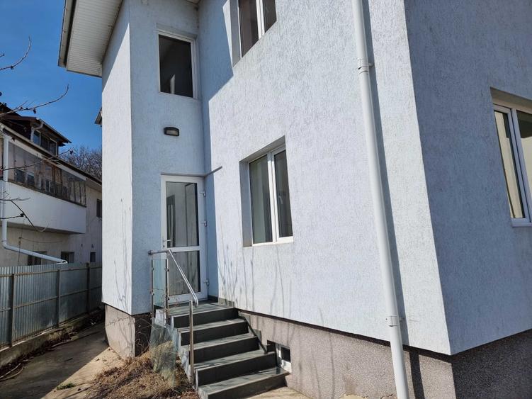 Casă cu 4 camere în Central