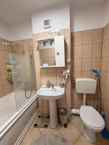 Apartament cu 3 camere decomandat, mobilat în Central