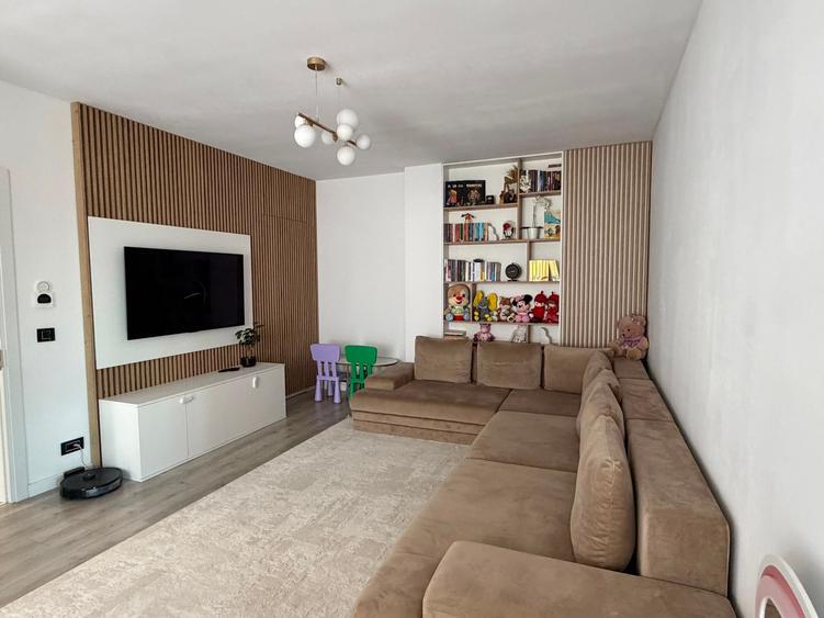 Apartament cu 3 camere decomandat în Sisești