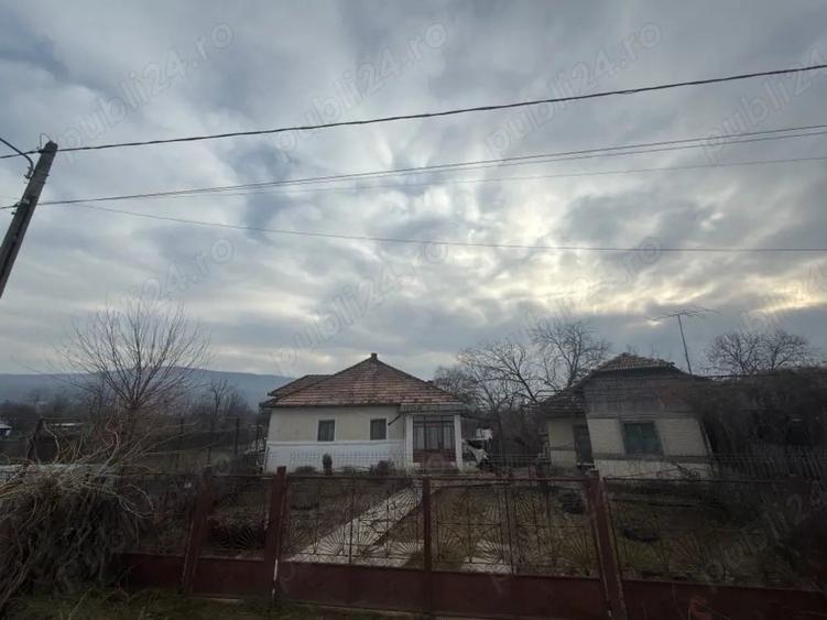 Casă cu Teren 2448 Mp în Pârscov