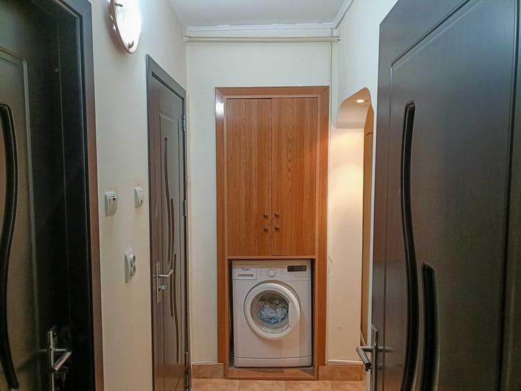 Apartament cu 3 camere decomandat în Ostroveni
