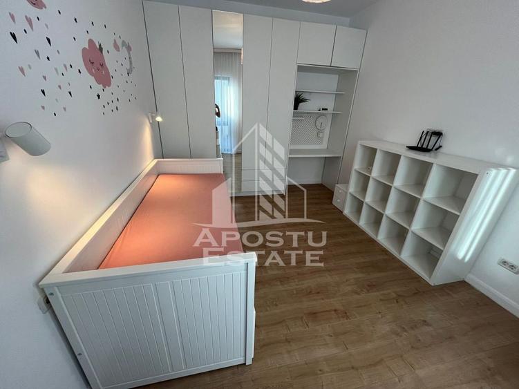 Apartament cu 3 camere semidecomandat, mobilat în Central