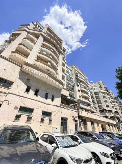 Apartament cu 4 camere decomandat în P-ța Unirii