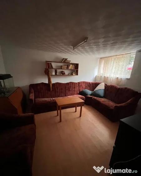Casă cu 5 camere cu Teren 450 Mp în Florilor