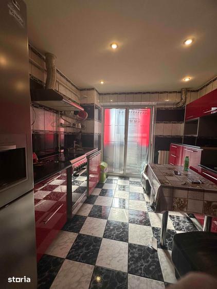 Apartament cu 3 camere decomandat în Obor
