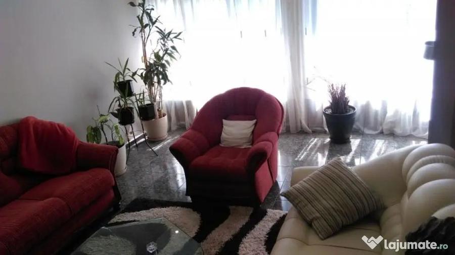 Apartament cu 3 camere decomandat în Dâmbovița