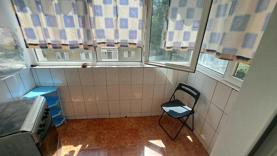 Apartament cu 3 camere decomandat în Crângași