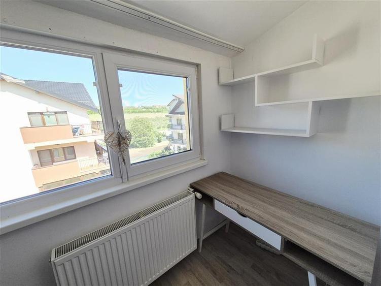 Apartament cu 3 camere decomandat în Valea Adâncă