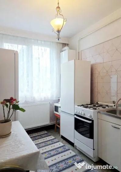 Apartament cu 3 camere semidecomandat în Mazepa 1