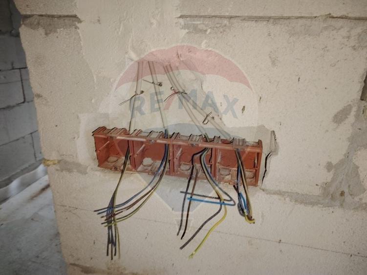Casă individuală cu 8 camere cu Piscina în Poiana Stampei