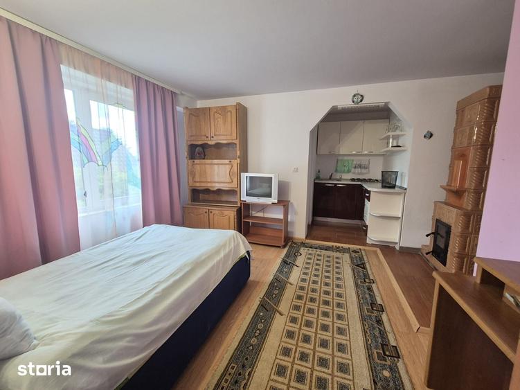 Casă cu 10 camere cu Teren 1000 Mp în Arbore