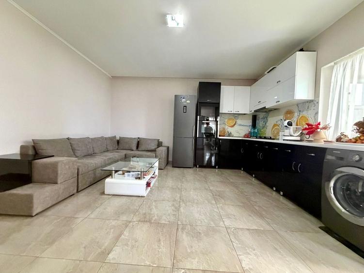 Apartament cu 3 camere decomandat, mobilat în Dumbrăvița