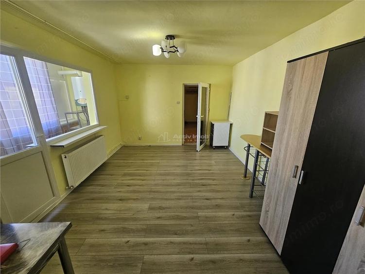 Apartament cu 2 camere semidecomandat în Micro III