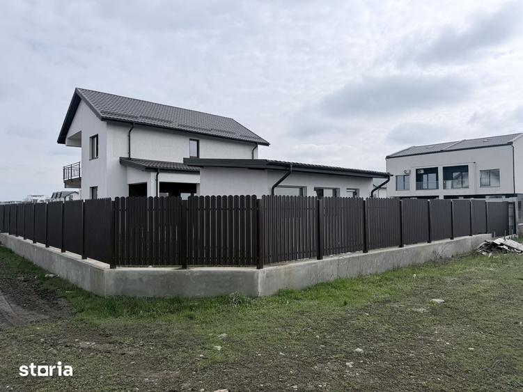 Casă cu 5 camere cu Teren 492 Mp în Glina