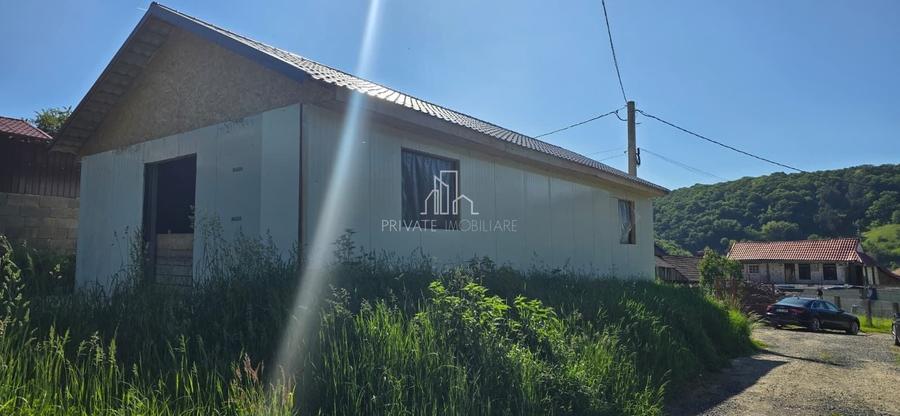 Teren Construcții intravilan de 500 mp, în Est