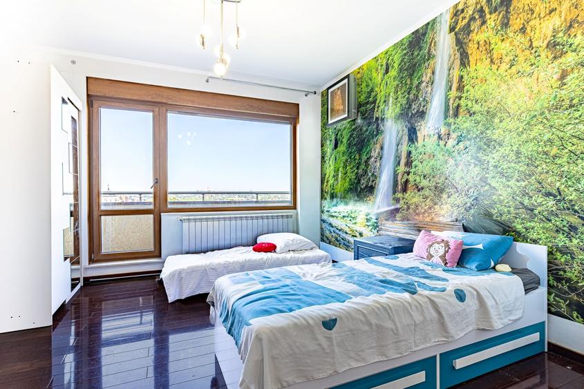 Penthouse cu 4 camere decomandat în Băneasa