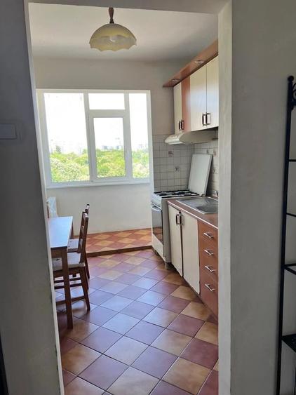 Apartament cu 3 camere decomandat în Colentina