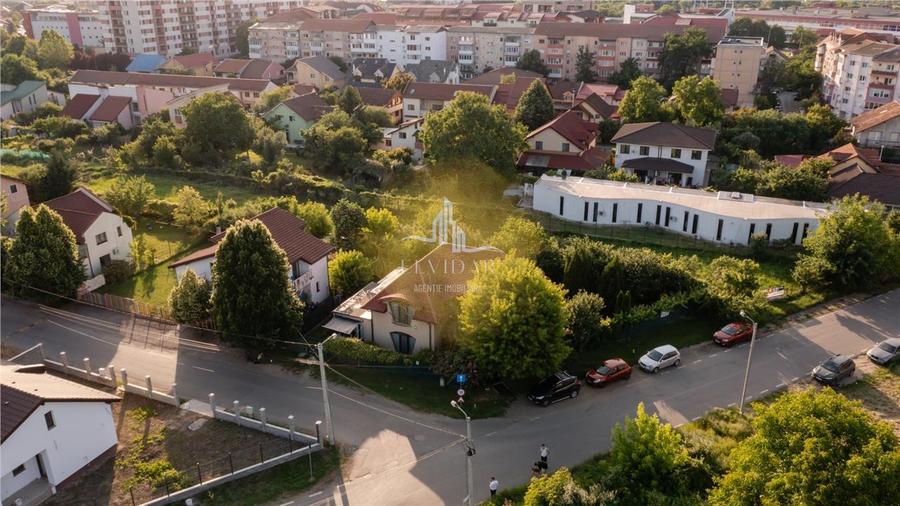Casă individuală cu 5 camere cu Canalizare în Buziașului