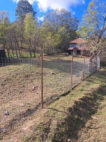 Casă cu 3 camere cu Teren 2200 Mp în Central
