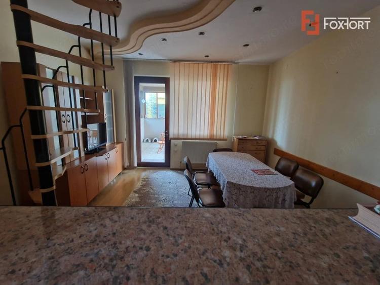 Casă cu 7 camere cu Teren 1500 Mp în Bazoș