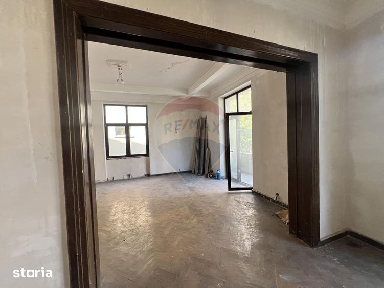 Apartament cu 3 camere în Romană