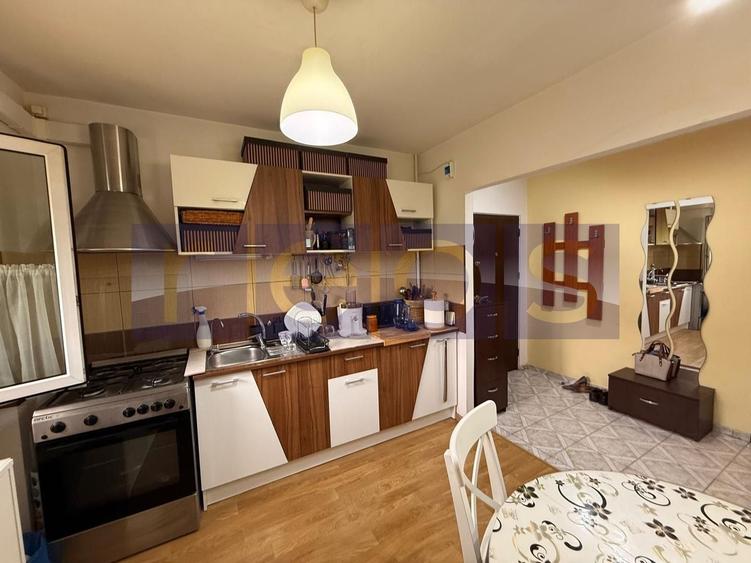 Apartament cu 4 camere în Berceni