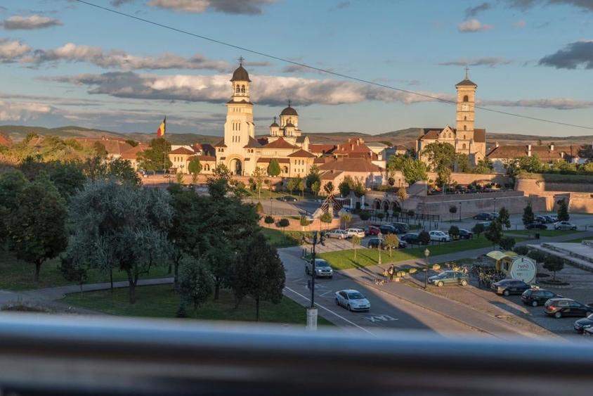 Apartament cu 3 camere, garaj ,cu vedere panoramica la Parcul Cetatii! - 1