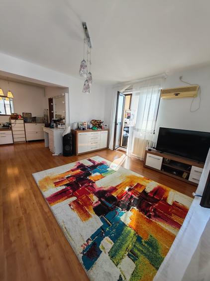 Apartament cu 2 camere semidecomandat în Berceni