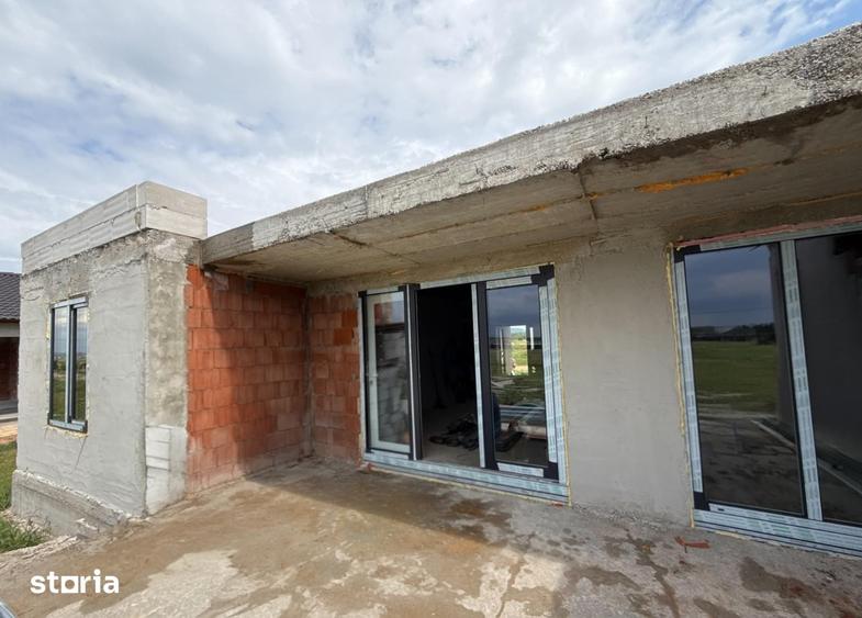 Casă cu 3 camere cu Teren 502 Mp în Sânmartin