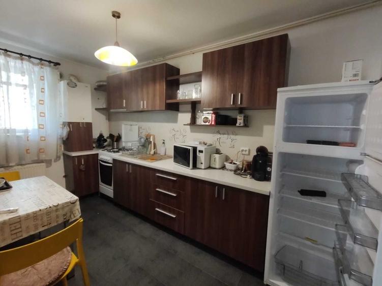 Apartament cu 2 camere decomandat în Jiului