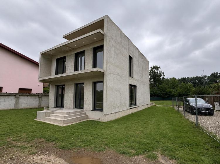 Casă individuală cu 5 camere cu Canalizare în Pantelimon