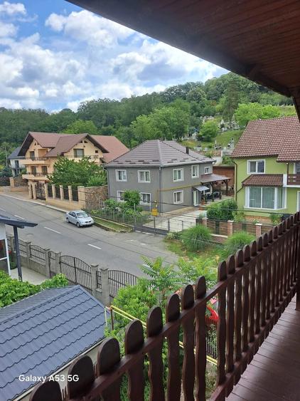 Apartament cu 6 camere decomandat în Central
